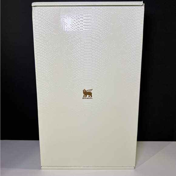 Stanley Pale Stone Snakeskin The Quencher Luxe H2.0 FlowState Tumbler 30 OZ BNIB - Picture 7 of 16